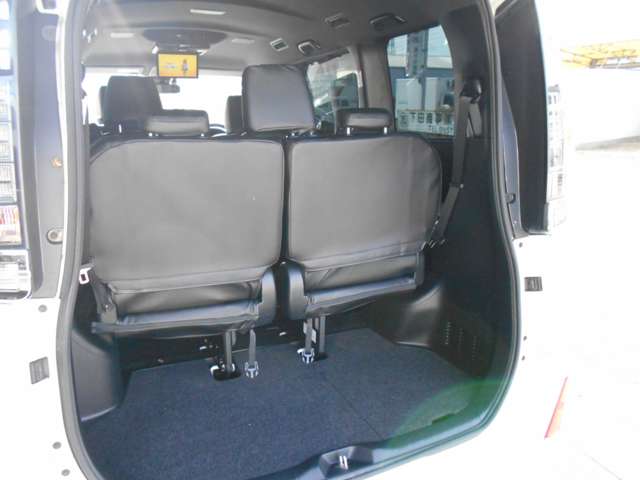 Toyota Noah 11