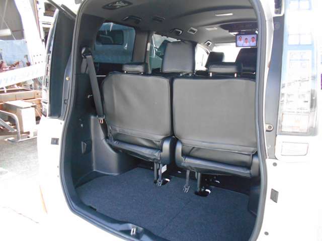 Toyota Noah 12