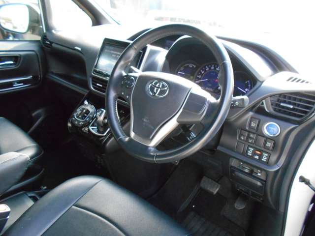 Toyota Noah 5