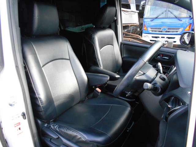 Toyota Noah 6