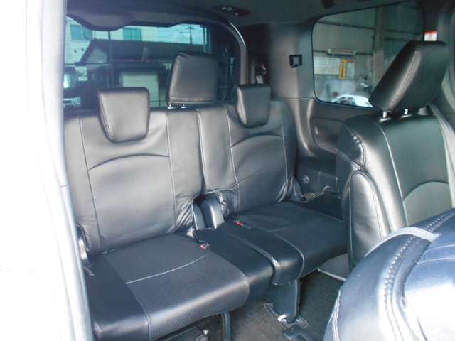 Toyota Noah 8