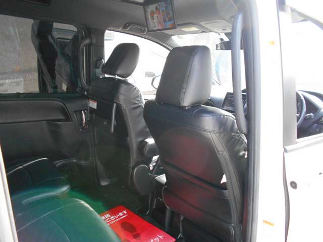 Toyota Noah 9