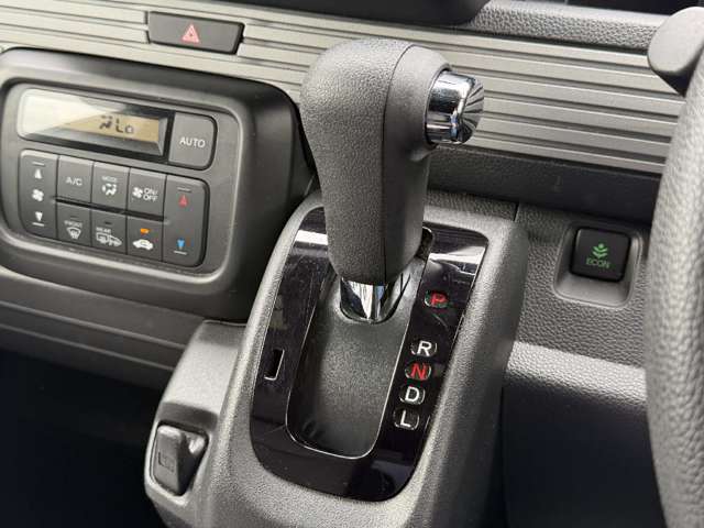 Honda N-VAN 8