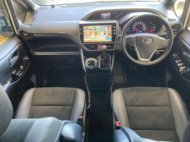 Toyota Voxy 2