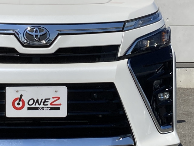 Toyota Voxy 8