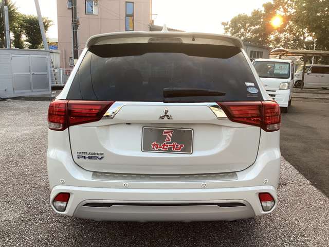 Mitsubishi Outlander PHEV 4