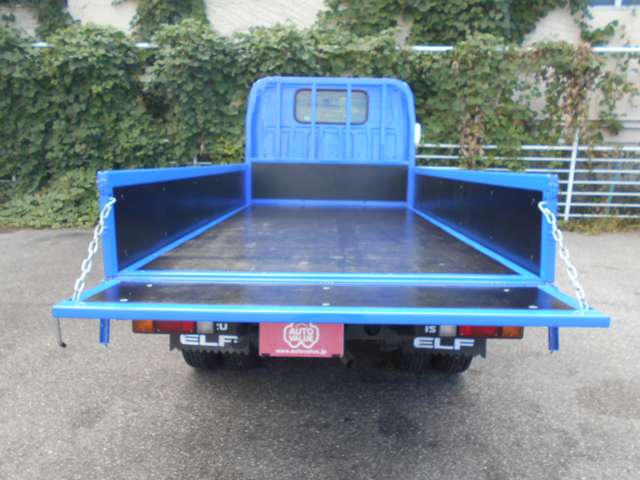 Isuzu Elf 11
