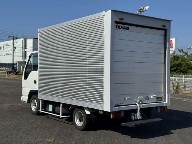 Isuzu Elf 3
