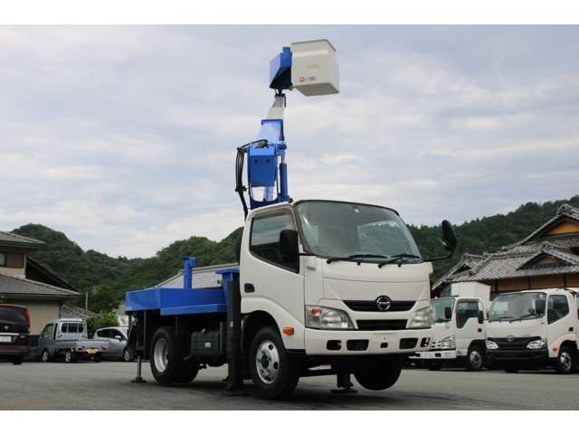 Hino Dutro 3