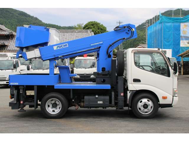 Hino Dutro 7