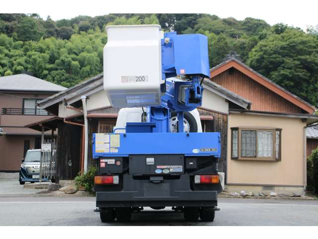 Hino Dutro 10