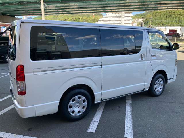 Toyota Hiace Van 11