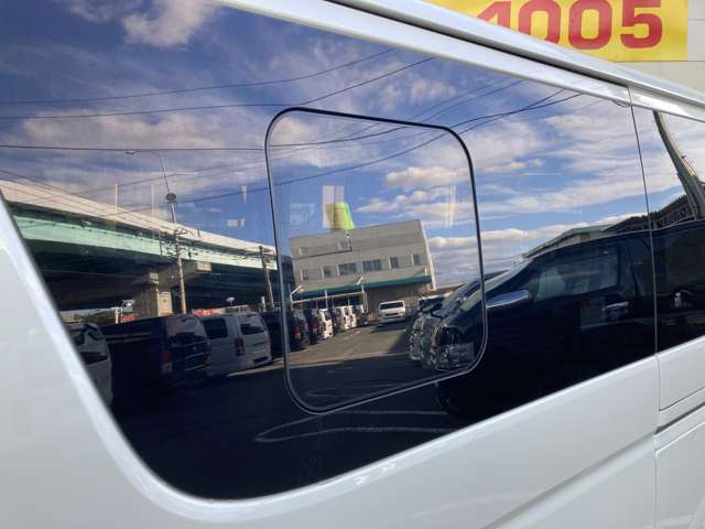 Toyota Hiace Van 7