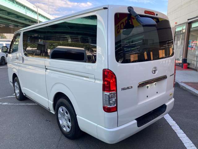 Toyota Hiace Van 8