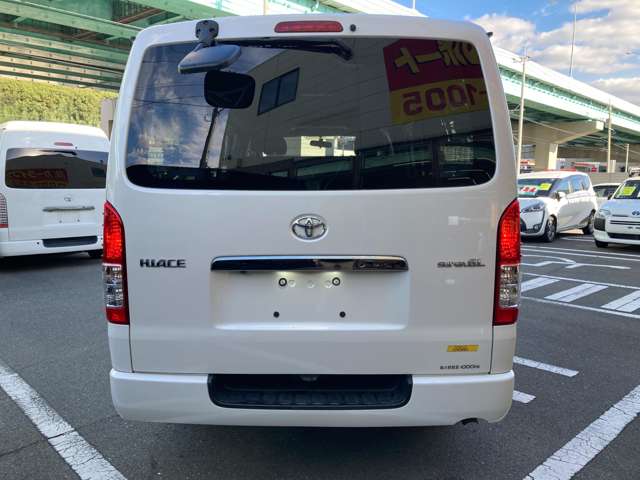 Toyota Hiace Van 9