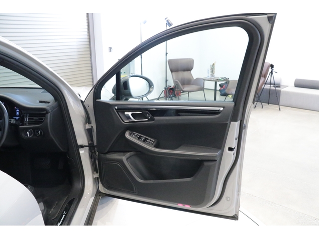 Porsche Macan 12