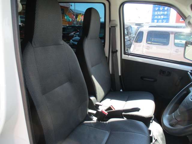 Daihatsu Hijet Cargo 6