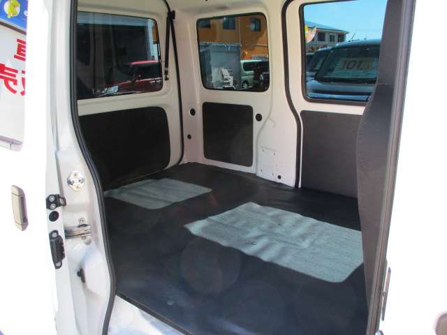 Daihatsu Hijet Cargo 7