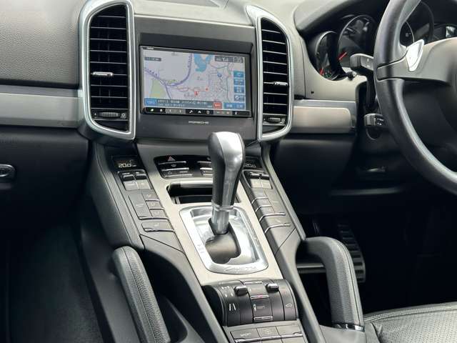 Porsche Cayenne 8