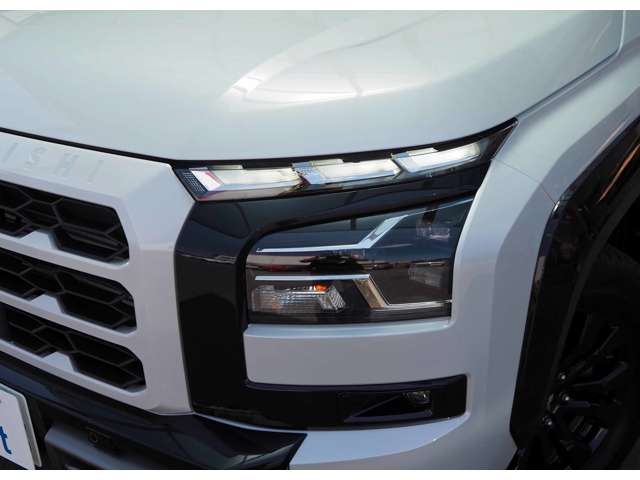Mitsubishi Triton 8