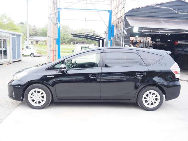 Toyota Prius α 4