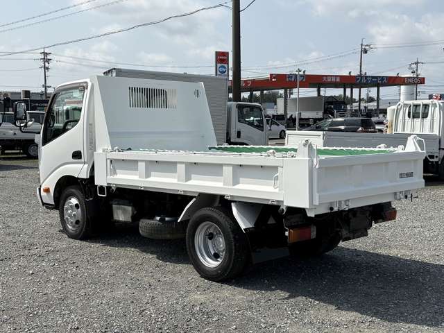 Hino Dutro 8