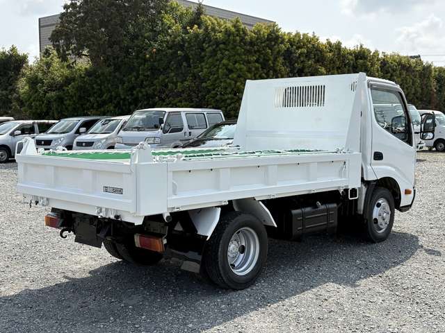 Hino Dutro 9