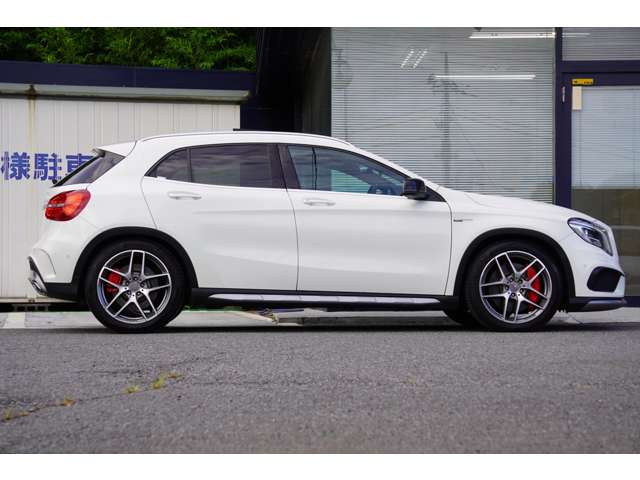 Mercedes-Benz GLA-Class 4