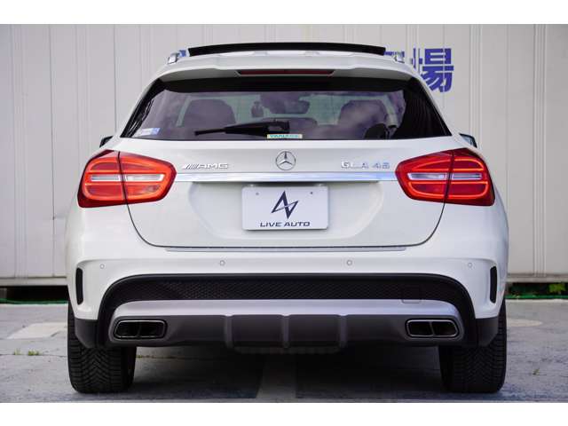 Mercedes-Benz GLA-Class 6