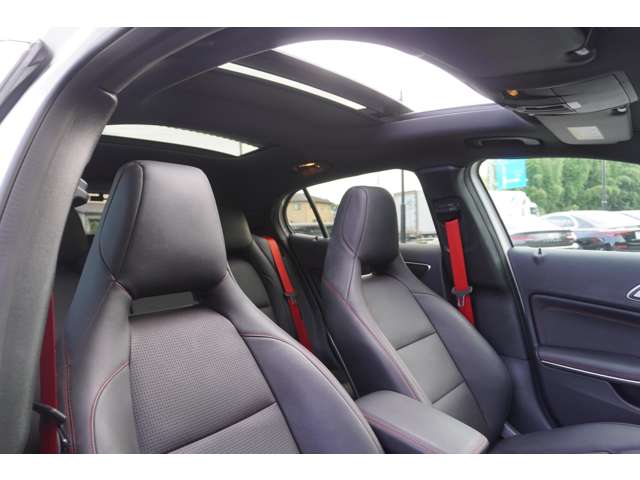 Mercedes-Benz GLA-Class 10