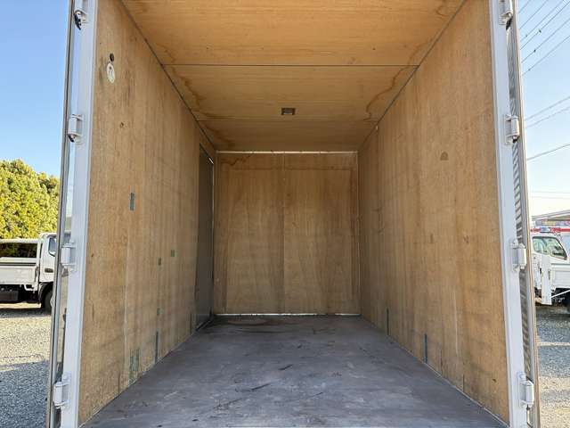 Isuzu Elf 10
