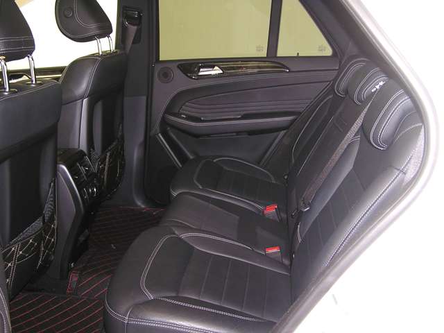 Mercedes-Benz MClass 12