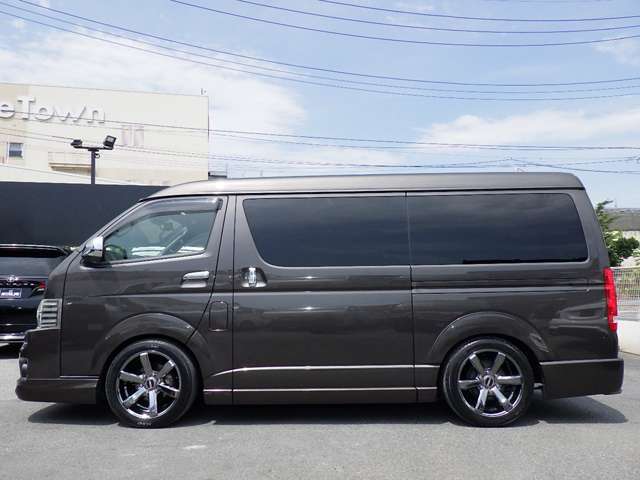 Toyota Hiace Van 12