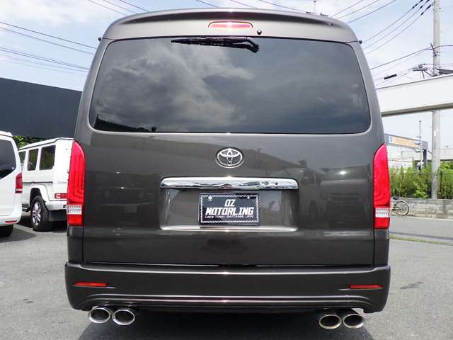 Toyota Hiace Van 10