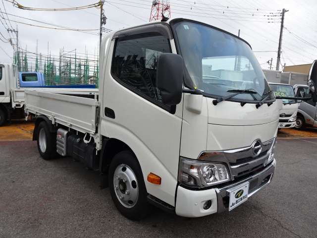 Hino Dutro 8