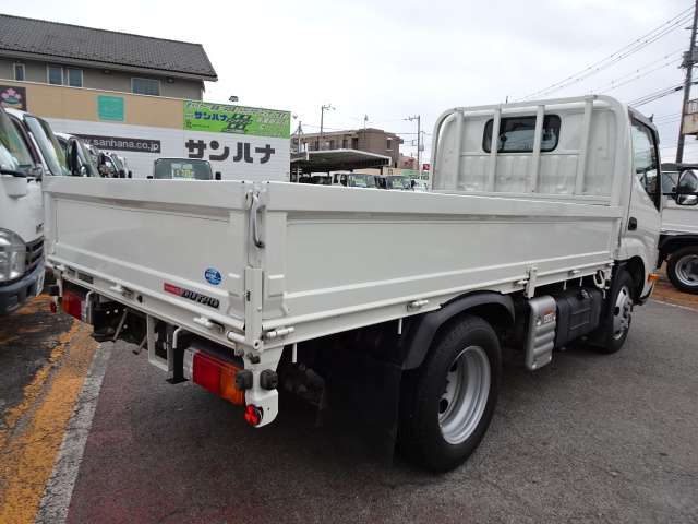 Hino Dutro 9