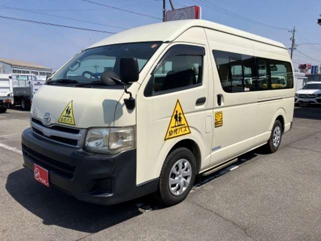Toyota Hiace Commuter 6