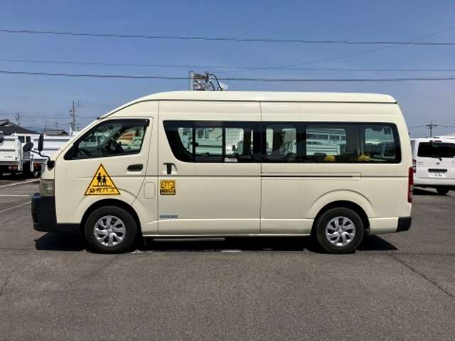Toyota Hiace Commuter 7