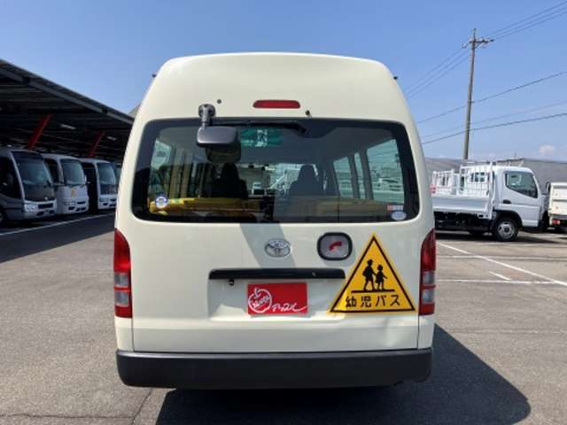 Toyota Hiace Commuter 8