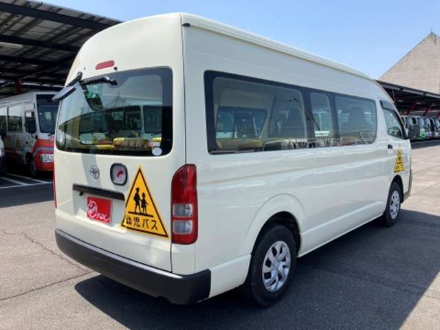 Toyota Hiace Commuter 9