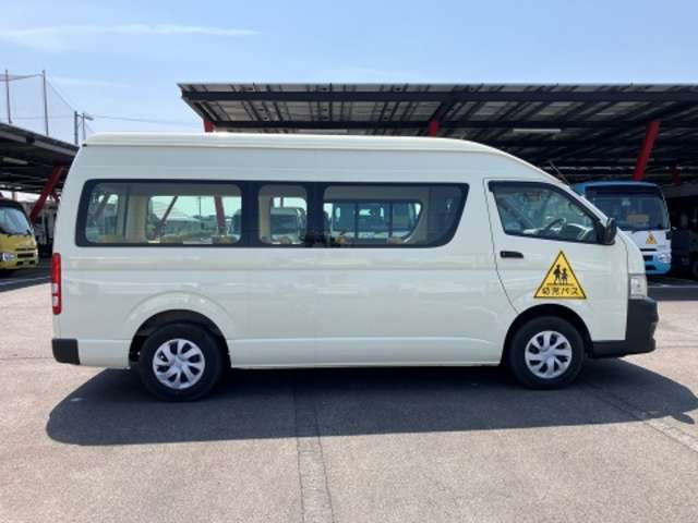 Toyota Hiace Commuter 10