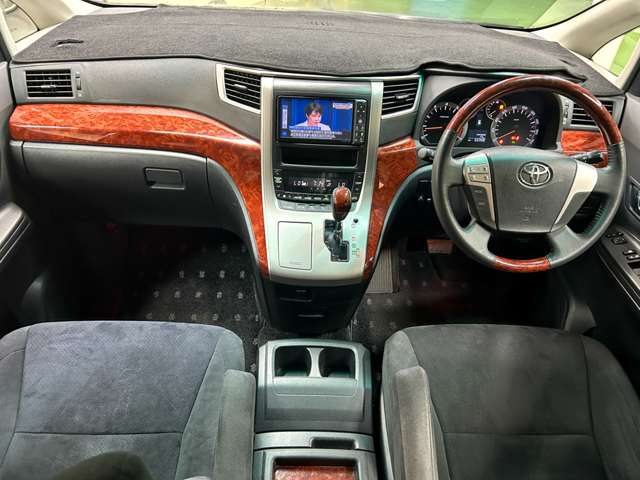 Toyota Vellfire 5
