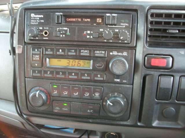 Mazda Titan Dash 6