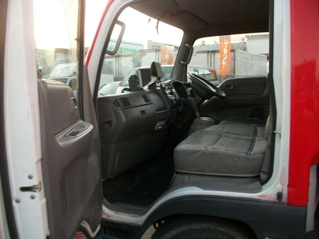 Mazda Titan Dash 8