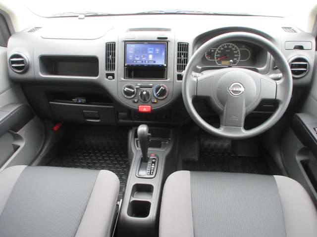 Nissan AD 5