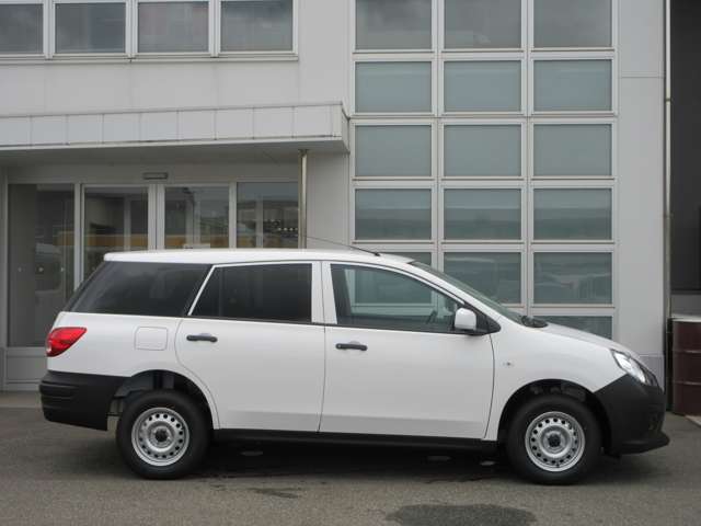 Nissan AD 8