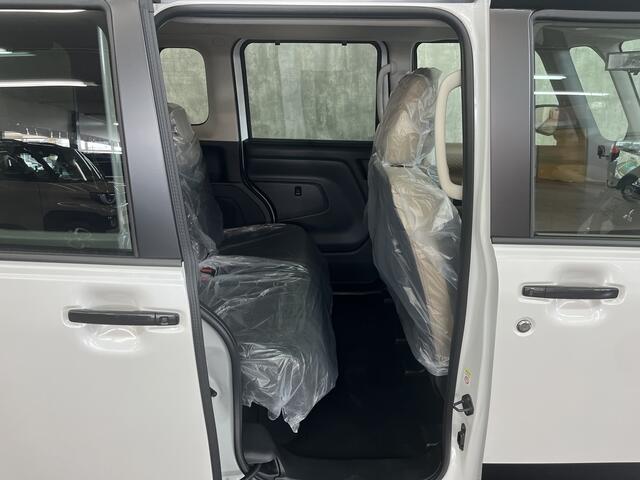 Mitsubishi Delica Mini 8