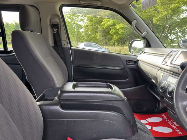 Toyota Hiace Van 12