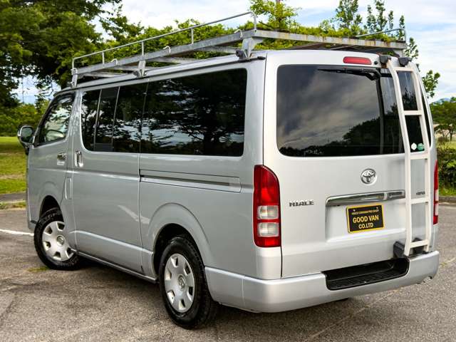 Toyota Hiace Van 4
