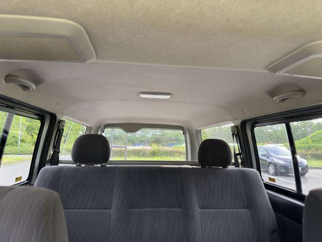 Toyota Hiace Van 8